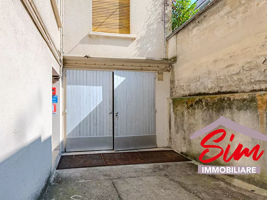 Immagine 2 di Magazzino in vendita  in VIA DON GIOVANNI GNIFETTI SNC a Novara