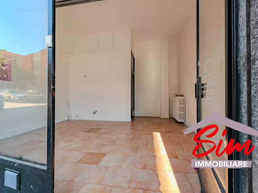 Immagine 4 di Locale commerciale in affitto  in via perazzi snc a Novara