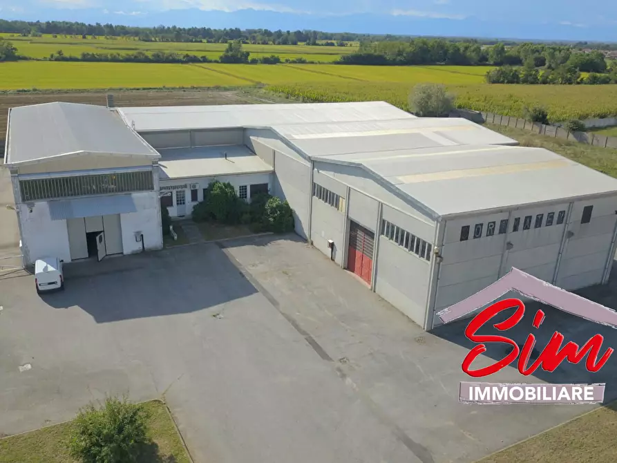 Immagine 21 di Locale commerciale in vendita  in Strada statale 229 del Lago d'Ortatrada provincial sn a Caltignaga