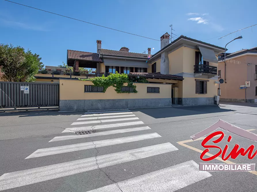 Immagine 1 di Villa in vendita  a Casaleggio Novara