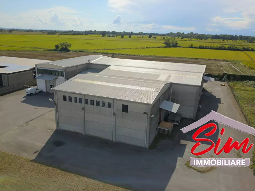 Immagine 20 di Locale commerciale in vendita  in Strada statale 229 del Lago d'Ortatrada provincial sn a Caltignaga