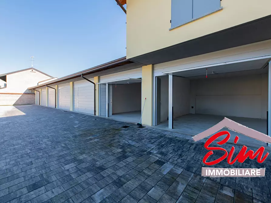 Immagine 15 di Trilocale in vendita  in Viale Roma sn a Casaleggio Novara