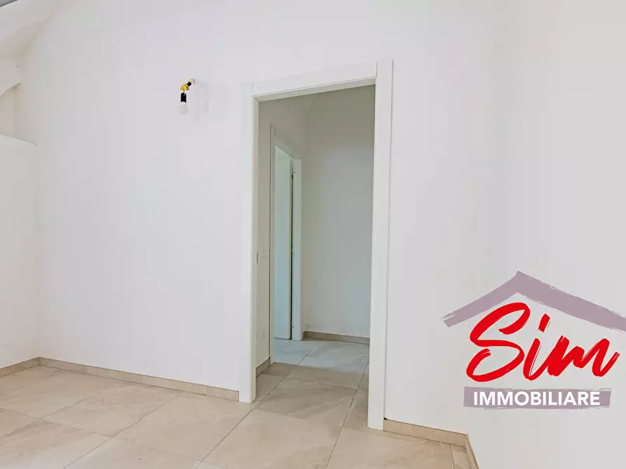 Immagine 11 di Locale commerciale in affitto  in Corso Cavour snc a Trino Vercellese