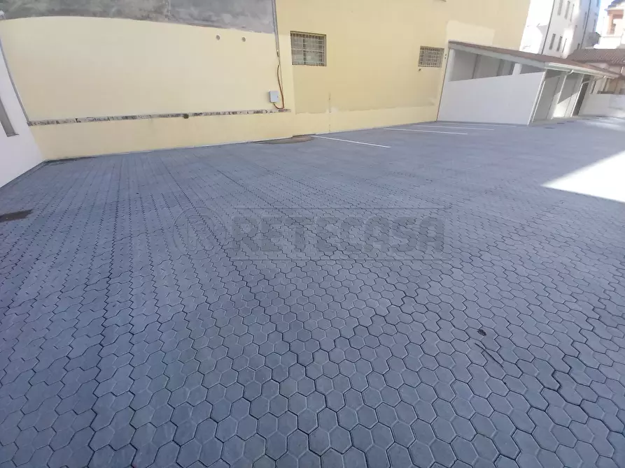 Immagine 2 di Garage in vendita  in Viale Milano 22 a Vicenza