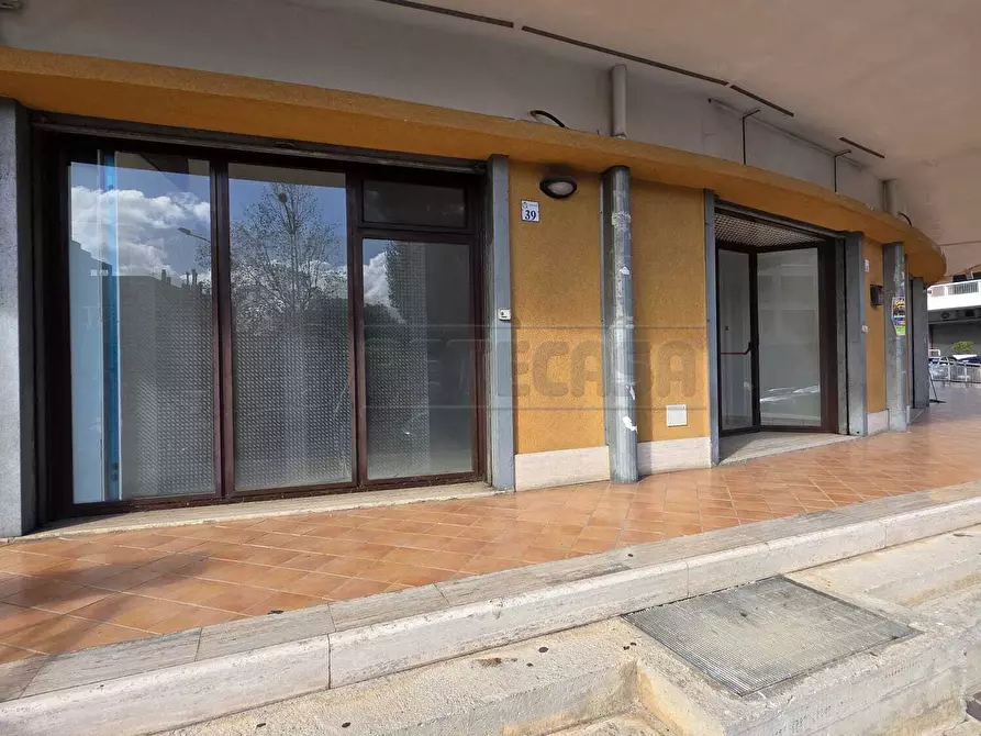 Immagine 9 di Locale commerciale in affitto  a Mercato San Severino