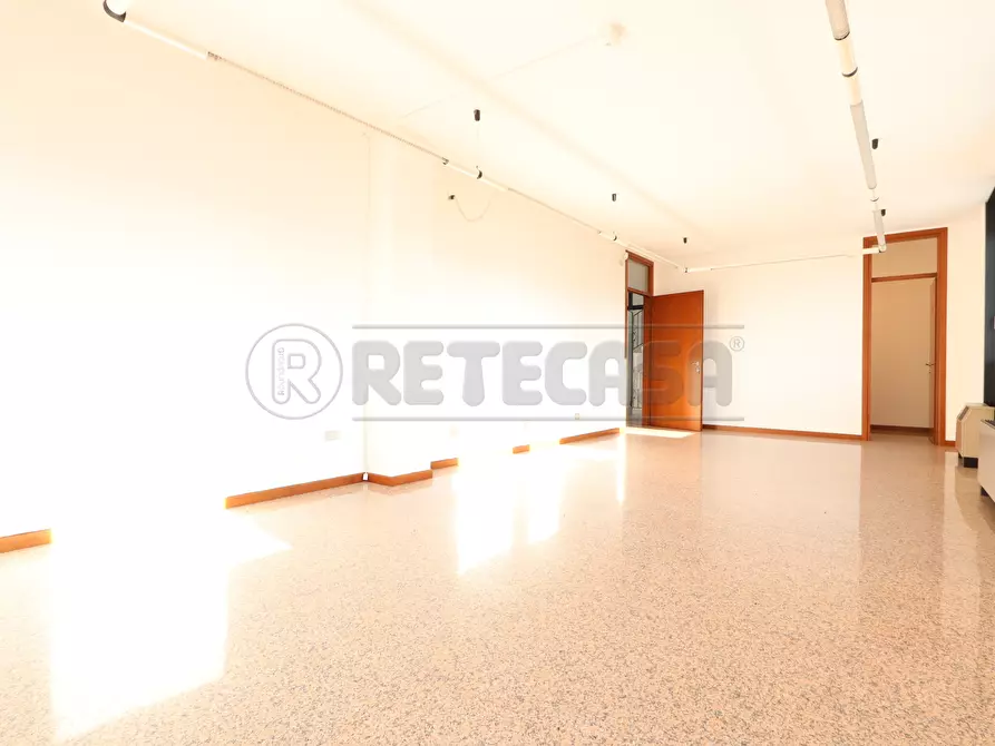 Immagine 33 di Ufficio in affitto  in Via Aldo Moro 10 a Vicenza