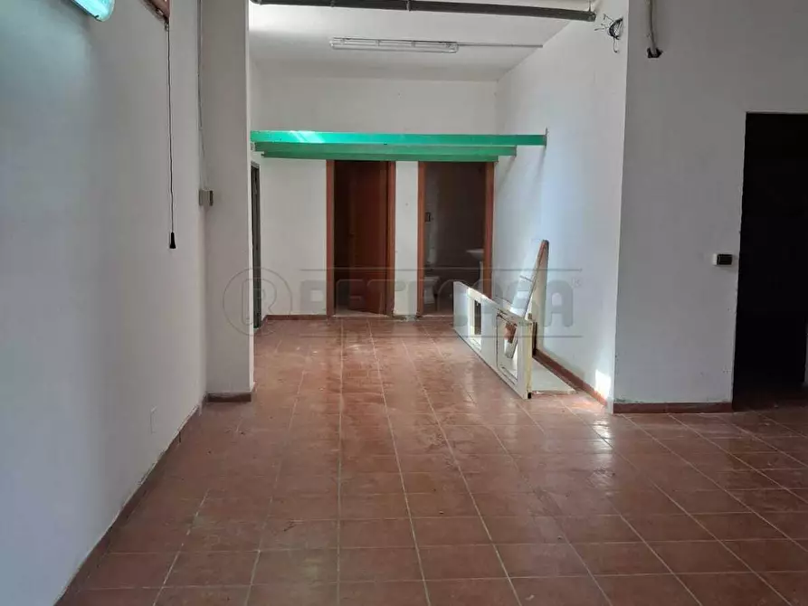 Immagine 3 di Magazzino in affitto  in Via Greco a Capodrise