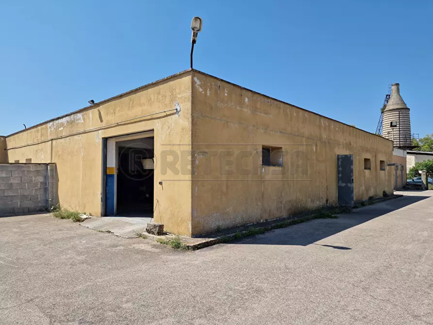 Immagine 43 di Laboratorio in vendita  in Via Neviano 37 a Seclì