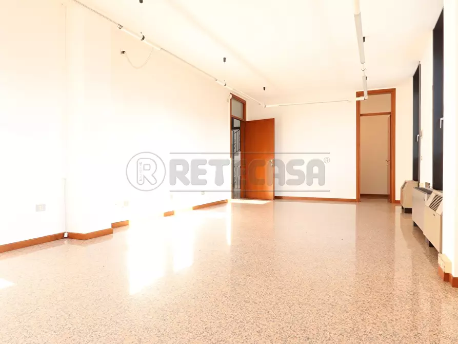 Immagine 32 di Ufficio in affitto  in Via Aldo Moro 10 a Vicenza