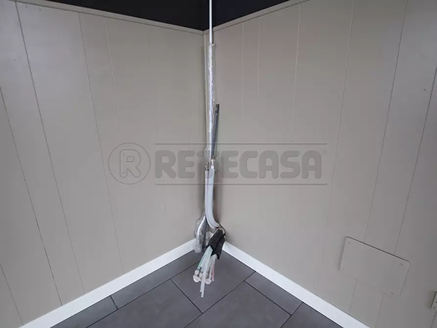 Immagine 15 di Locale commerciale in affitto  in Via Piazza Villaganzerla a Castegnero