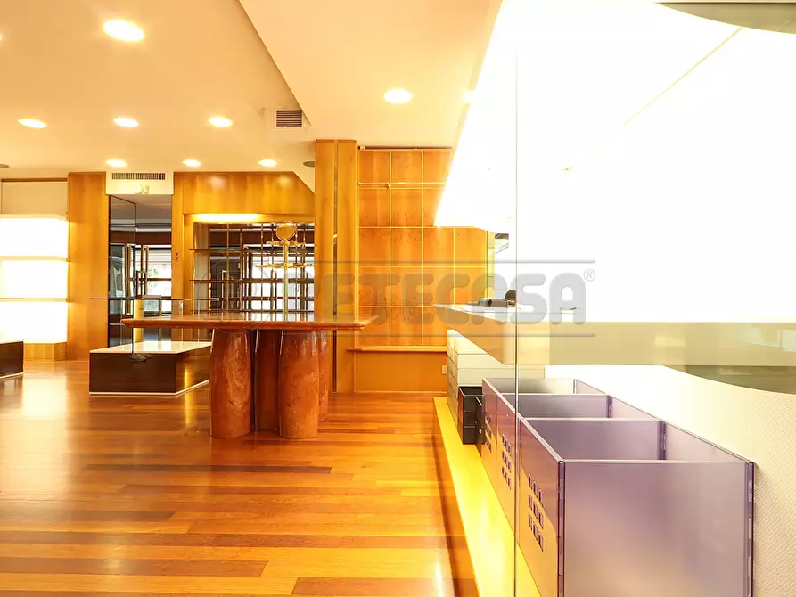 Immagine 2 di Locale commerciale in affitto  a Camisano Vicentino