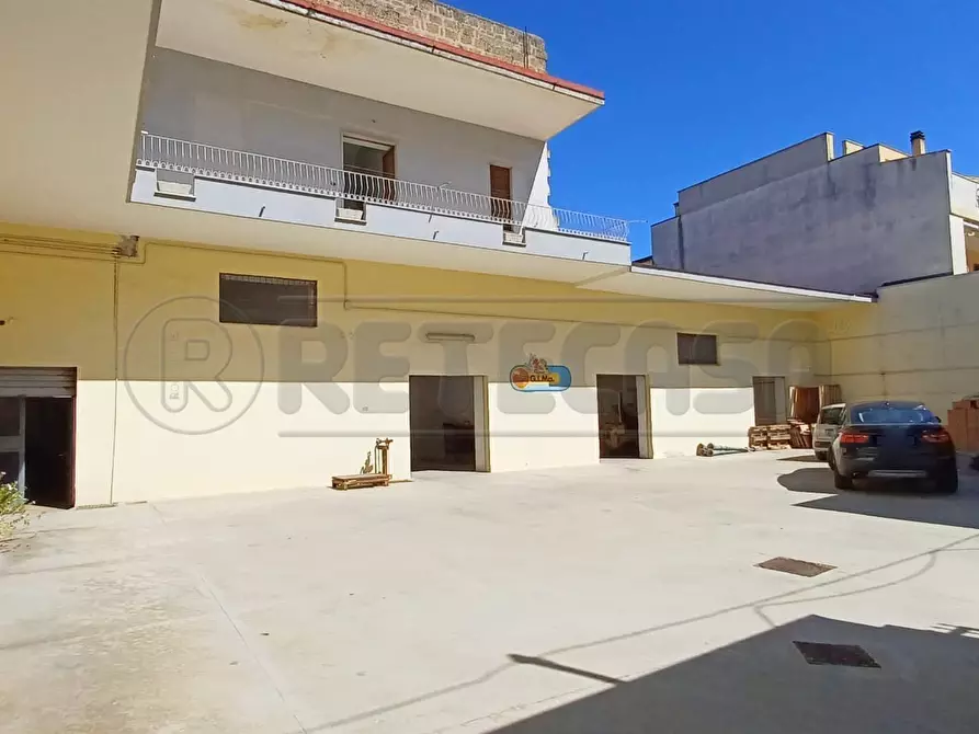 Immagine 22 di Laboratorio in affitto  in Via montella a Maddaloni