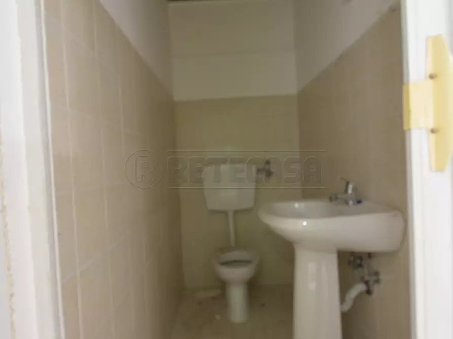 Immagine 7 di Locale commerciale in vendita  in Via Camiciotti 25 a Messina