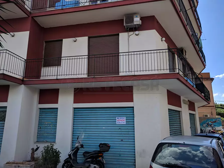 Immagine 1 di Magazzino in vendita  in Via Minissale 3 a Messina