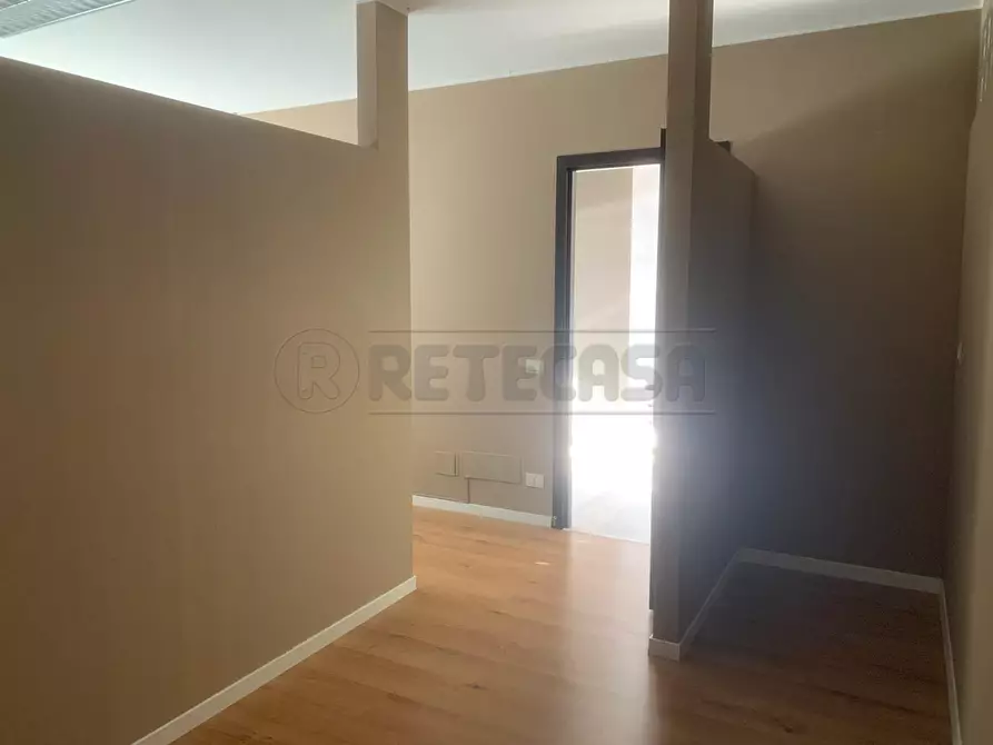 Immagine 32 di Ufficio in vendita  a Seriate