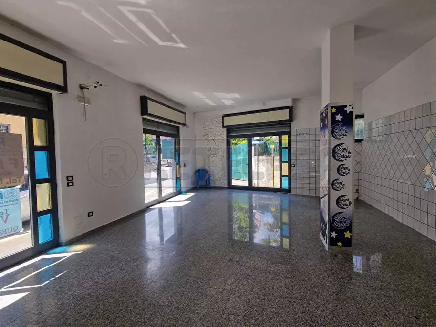 Immagine 5 di Locale commerciale in vendita  a Mercato San Severino