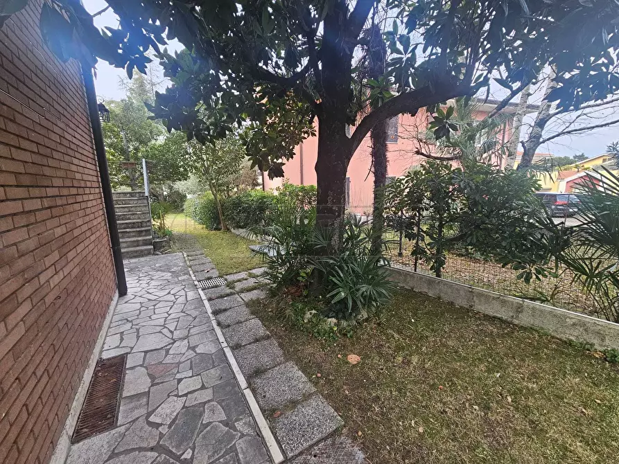 Immagine 21 di Trilocale in vendita  a Bardolino