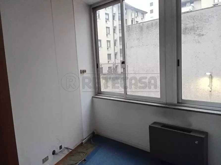 Immagine 12 di Ufficio in affitto  a Bergamo