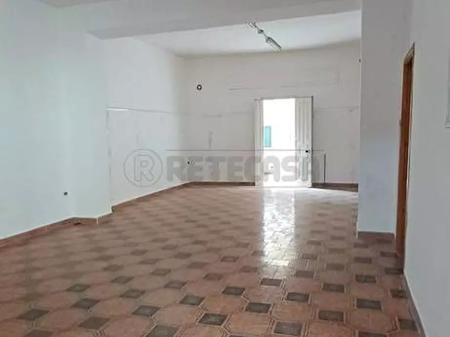 Immagine 8 di Locale commerciale in affitto  a Marcianise