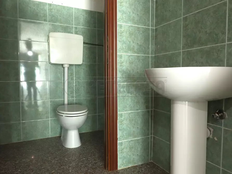 Immagine 22 di Locale commerciale in vendita  in Viale Giuseppe Verdi 32 a Vicenza