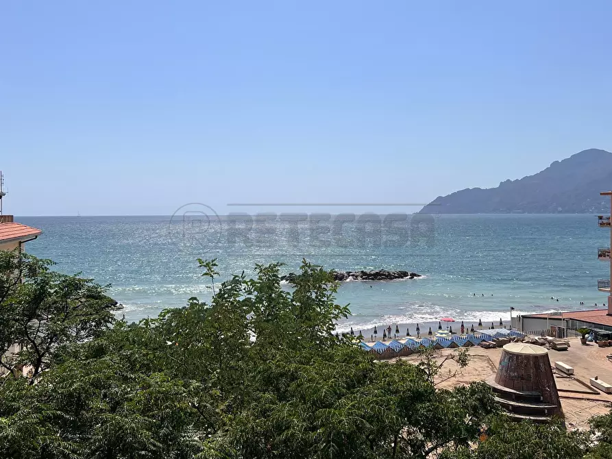 Immagine 43 di Quadrilocale in affitto  in Lungomare Cristoforo Colombo 39 a Salerno