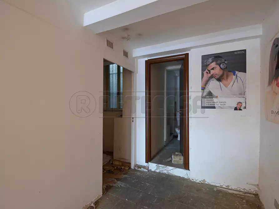 Immagine 4 di Locale commerciale in vendita  in Via Ghibellina 118 a Messina