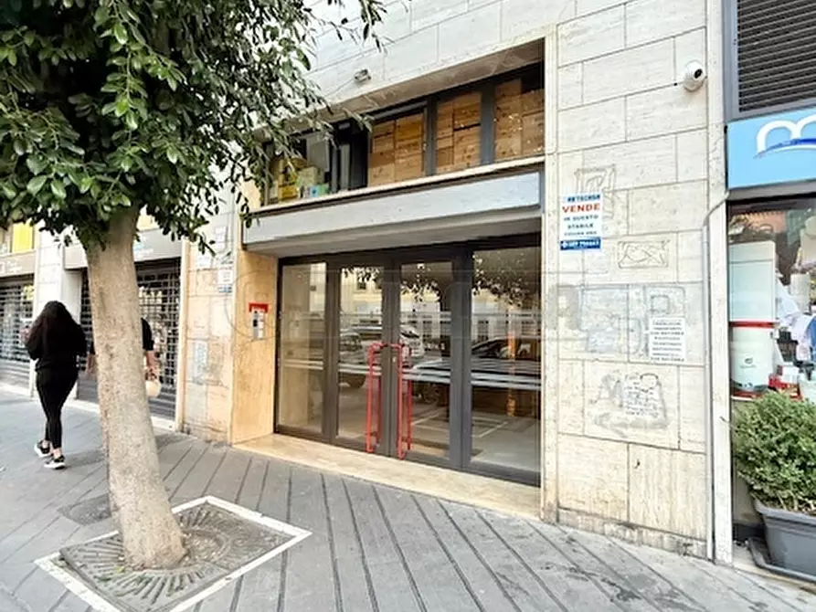 Immagine 3 di Trilocale in vendita  in Via Sandro Pertini 1 a Salerno