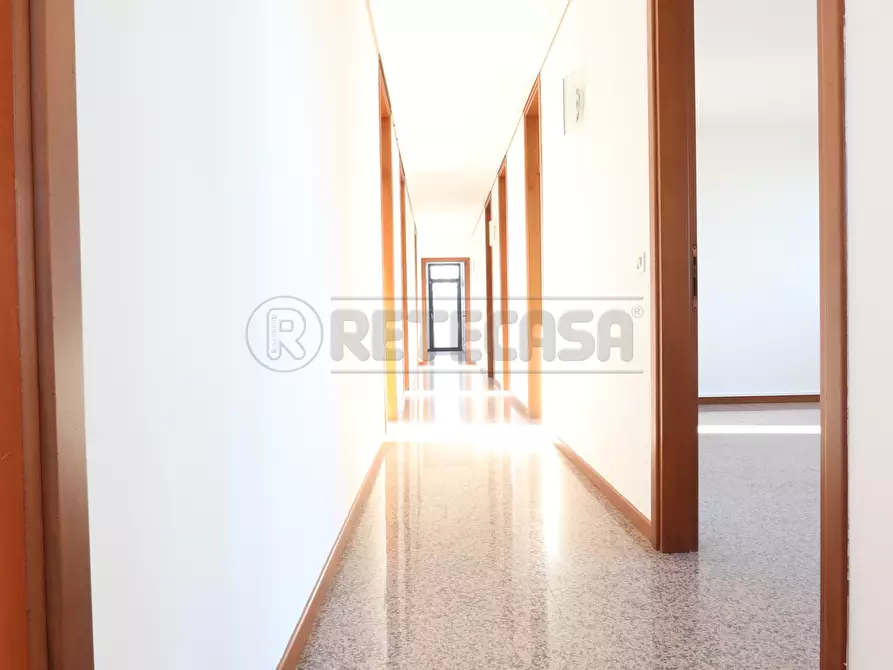 Immagine 51 di Ufficio in affitto  in Via Aldo Moro 10 a Vicenza