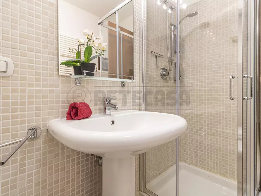 Immagine 23 di Bilocale in vendita  in Piazzetta Monsignor G. Lorenzon 21 a Vicenza