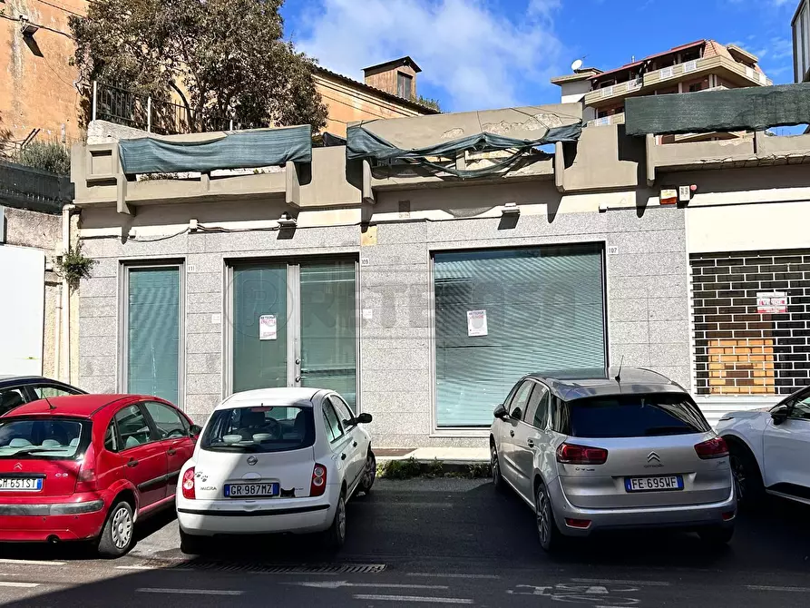 Immagine 9 di Locale commerciale in vendita  in Via Pier Maria Rosso di San Secondo 107 a Caltanissetta