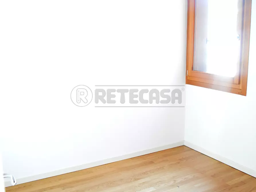 Immagine 12 di Bilocale in vendita  in corso matteotti 52 a Montecchio Maggiore