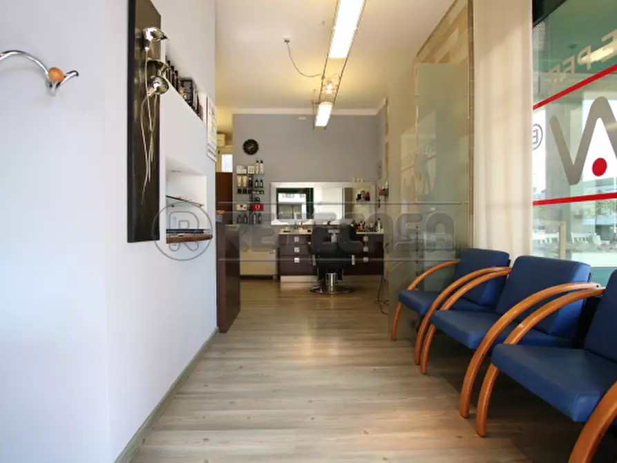 Immagine 1 di Locale commerciale in vendita  a Arcugnano