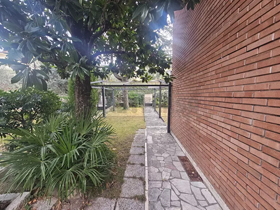 Immagine 24 di Trilocale in vendita  a Bardolino