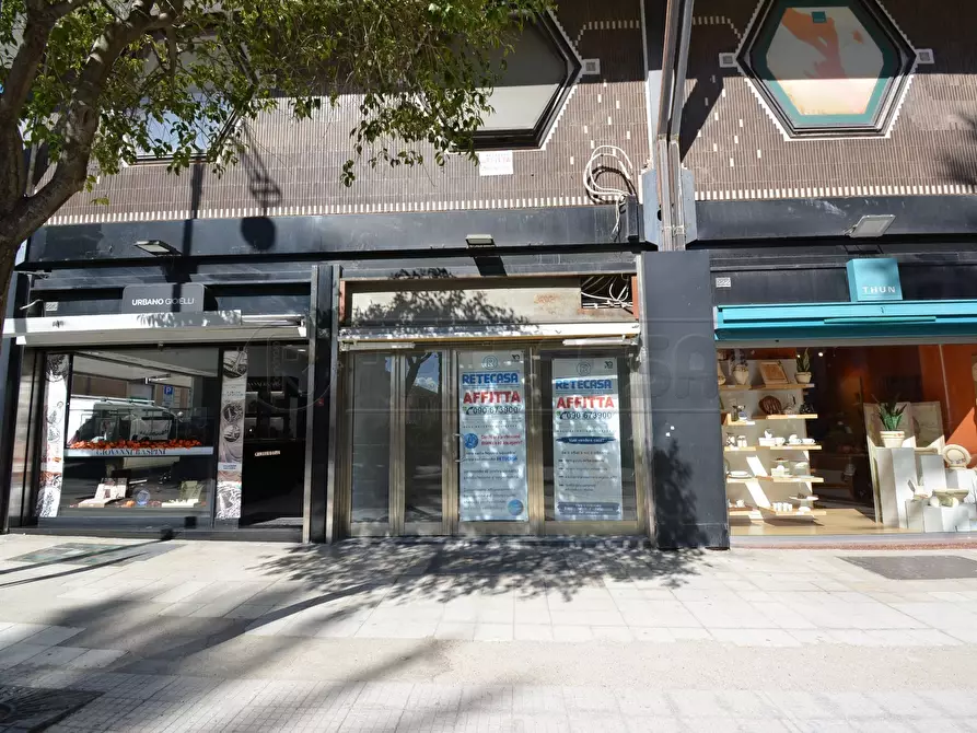 Immagine 3 di Locale commerciale in affitto  in Viale San Martino 216 a Messina
