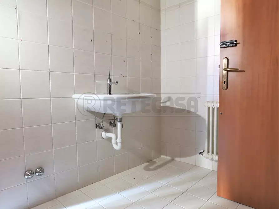 Immagine 10 di Locale commerciale in affitto  a Vicenza