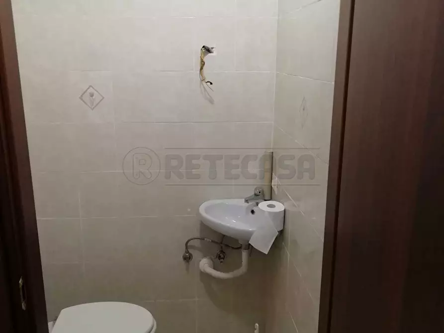 Immagine 6 di Locale commerciale in affitto  in Via XX Settembre 71 a Salerno