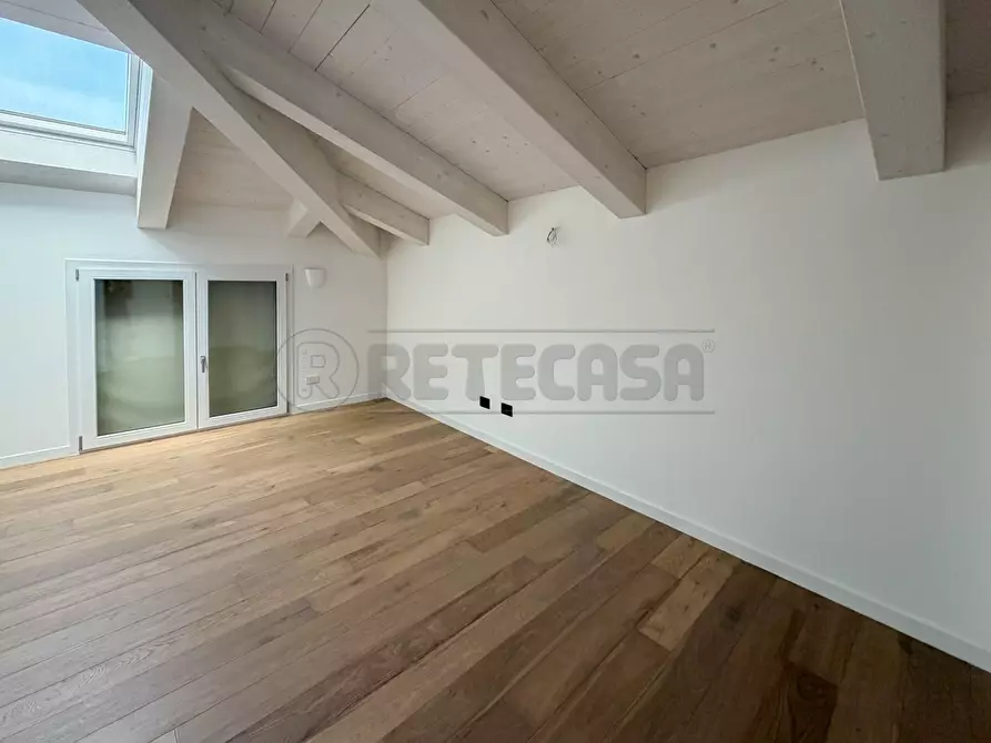 Immagine 26 di Attico in vendita  in Via F. Magellano a Creazzo