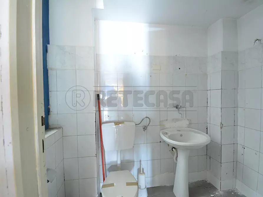 Immagine 6 di Locale commerciale in vendita  in Via Ghibellina 118 a Messina