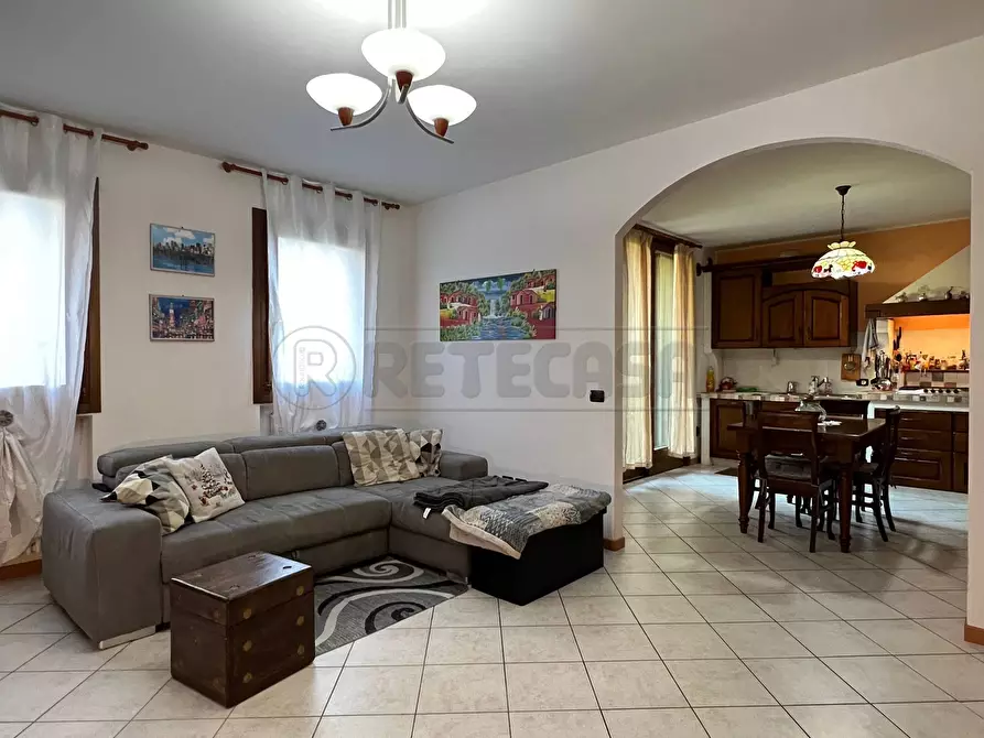 Immagine 7 di Appartamento in vendita  in VIA SILVIO PELLICO 43 a Sarego