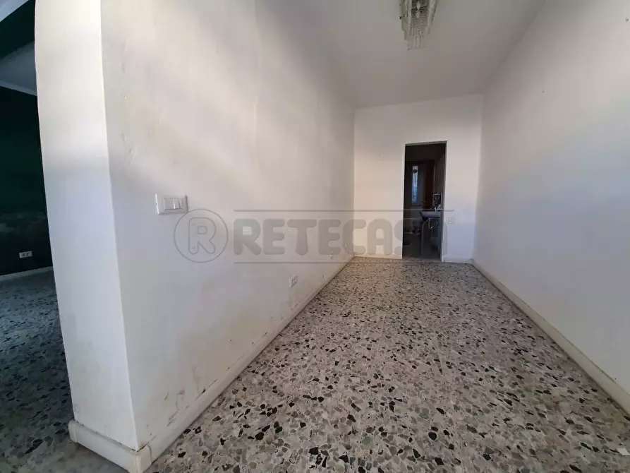 Immagine 4 di Locale commerciale in vendita  in Corso Giuseppe Garibaldi 178 a Viareggio