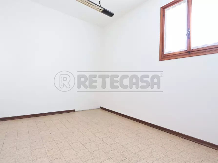 Immagine 11 di Locale commerciale in affitto  a Castegnero