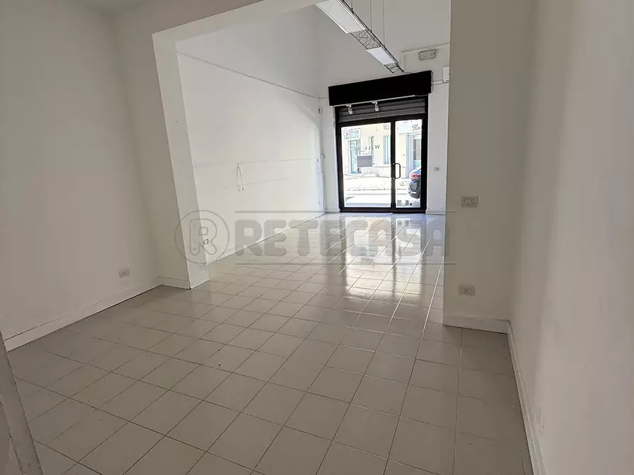 Immagine 7 di Locale commerciale in affitto  in Via Generale Cantore 6 a Nardo'