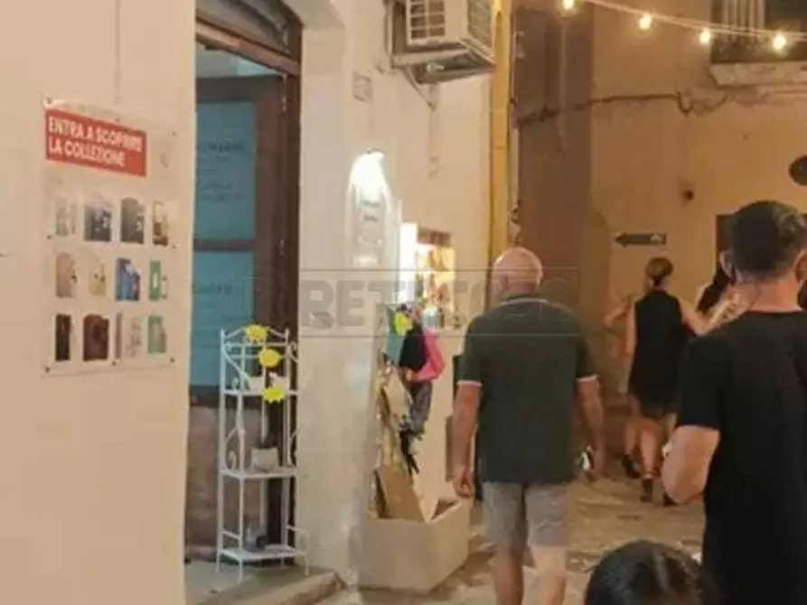 Immagine 19 di Locale commerciale in vendita  in Via Incrociata 2 a Gallipoli