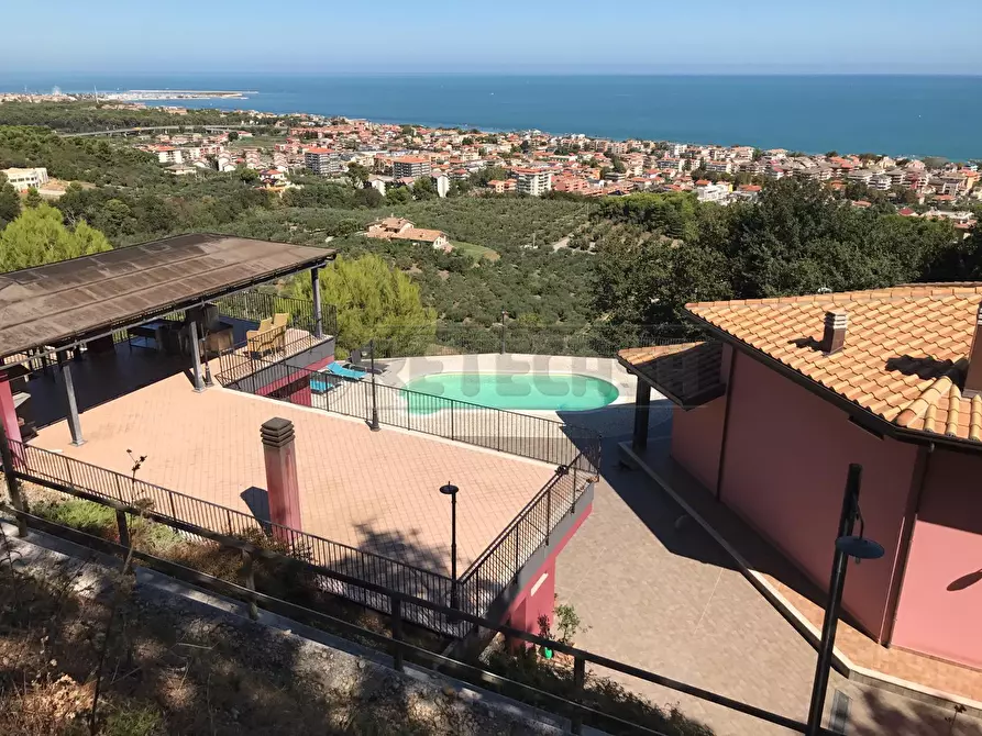 Immagine 25 di Villa in vendita  a Francavilla Al Mare