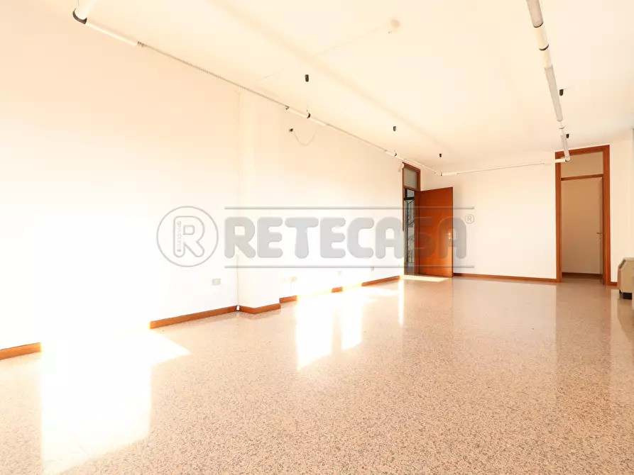 Immagine 34 di Ufficio in affitto  in Via Aldo Moro 10 a Vicenza