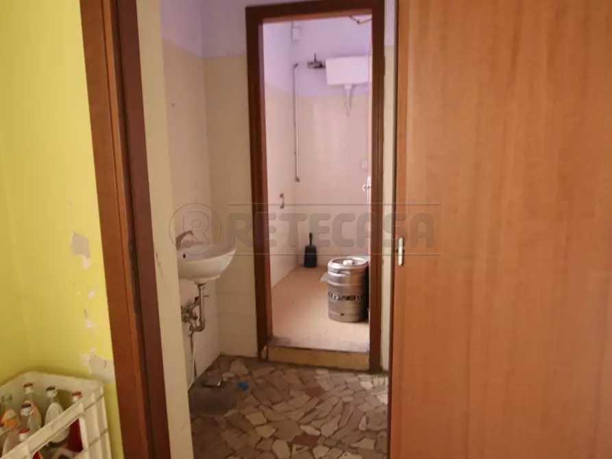 Immagine 26 di Locale commerciale in vendita  in Via Turra a Vicenza