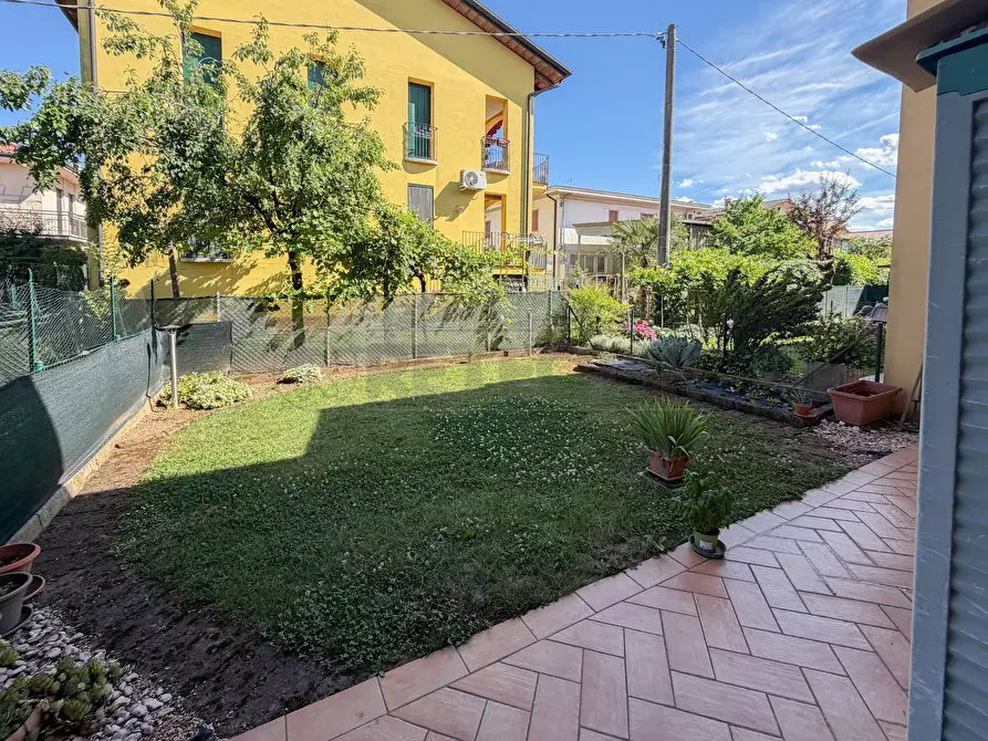 Immagine 39 di Porzione di casa in vendita  in Via Monte Summano a Costabissara