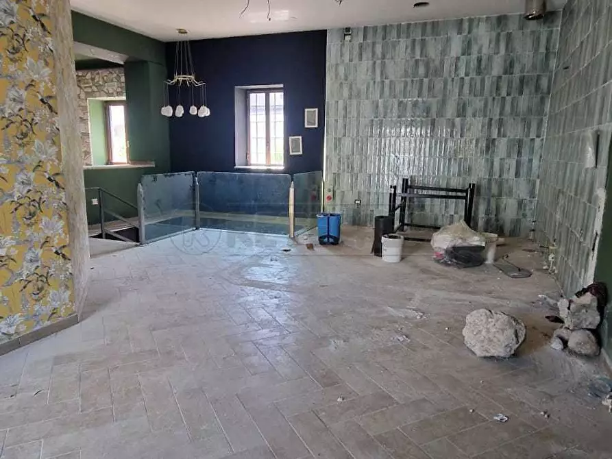 Immagine 7 di Locale commerciale in affitto  a Mercato San Severino