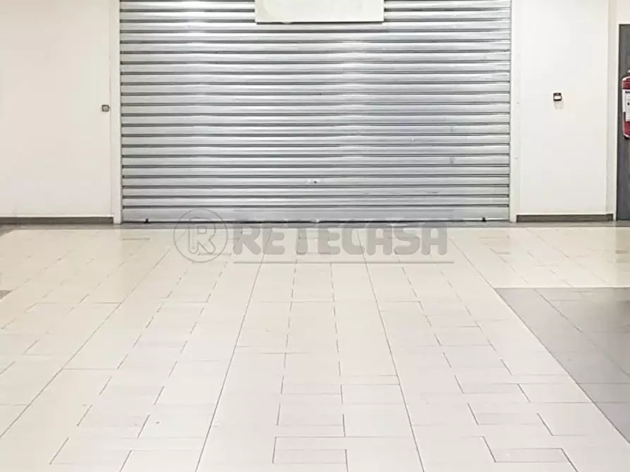 Immagine 11 di Locale commerciale in vendita  in Località Tremestieri 379 a Messina