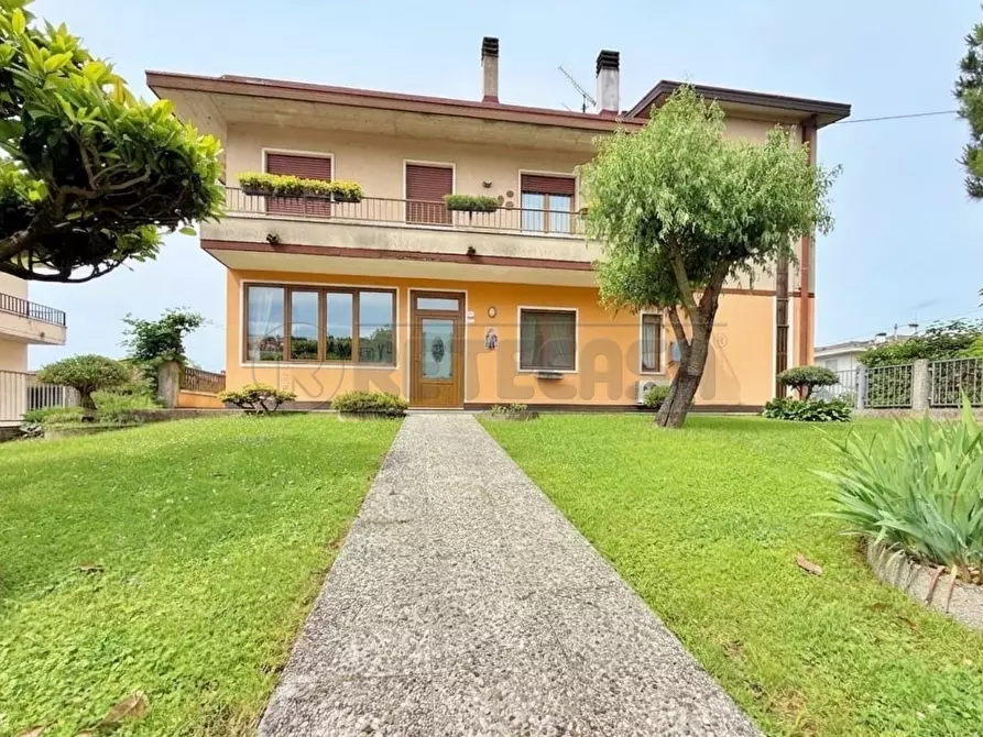 Immagine 1 di Appartamento in vendita  a Montecchio Maggiore